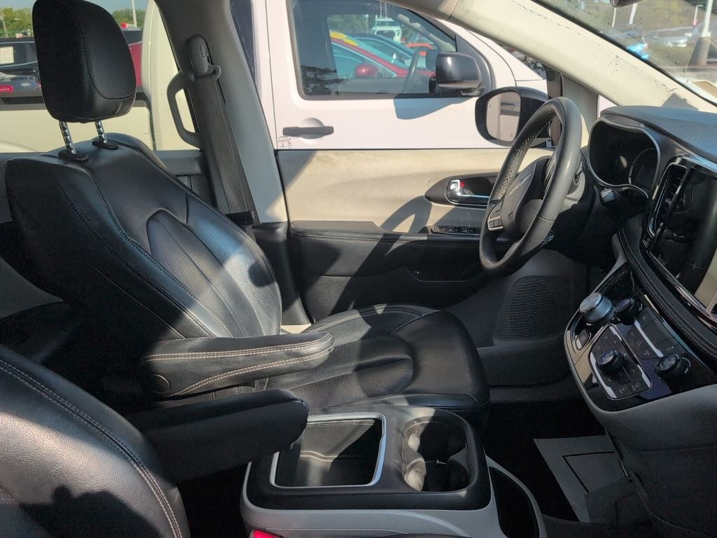 2022 Chrysler Pacifica Hybrid Touring L