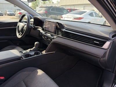 2025 Toyota Camry Hybrid LE