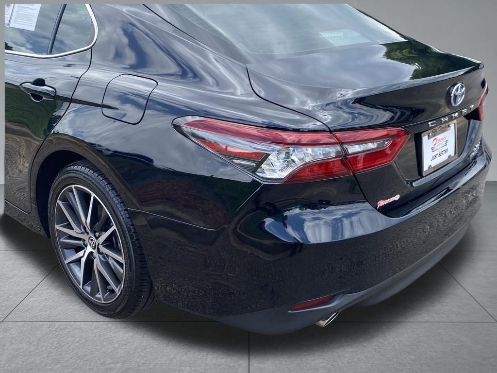 2022 Toyota Camry Hybrid XLE
