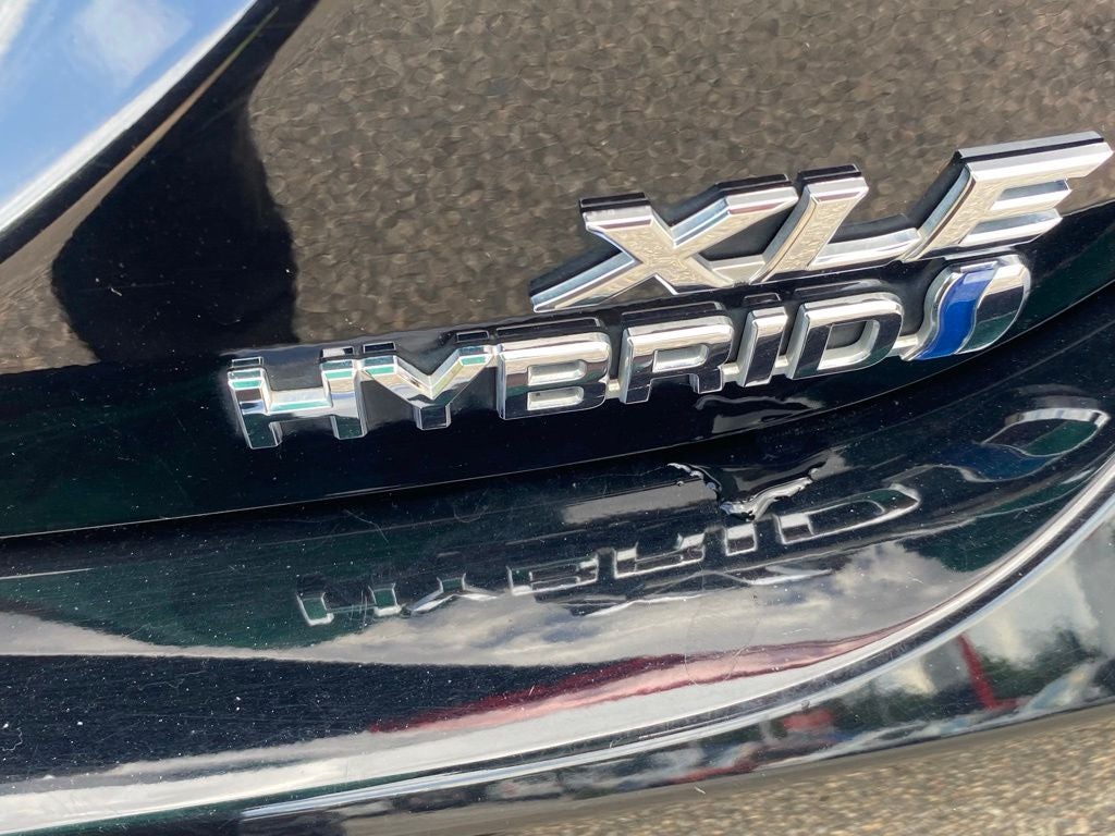 2022 Toyota Camry Hybrid XLE