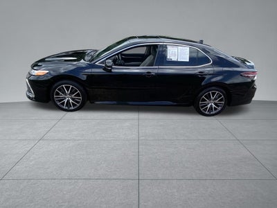 2022 Toyota Camry Hybrid XLE