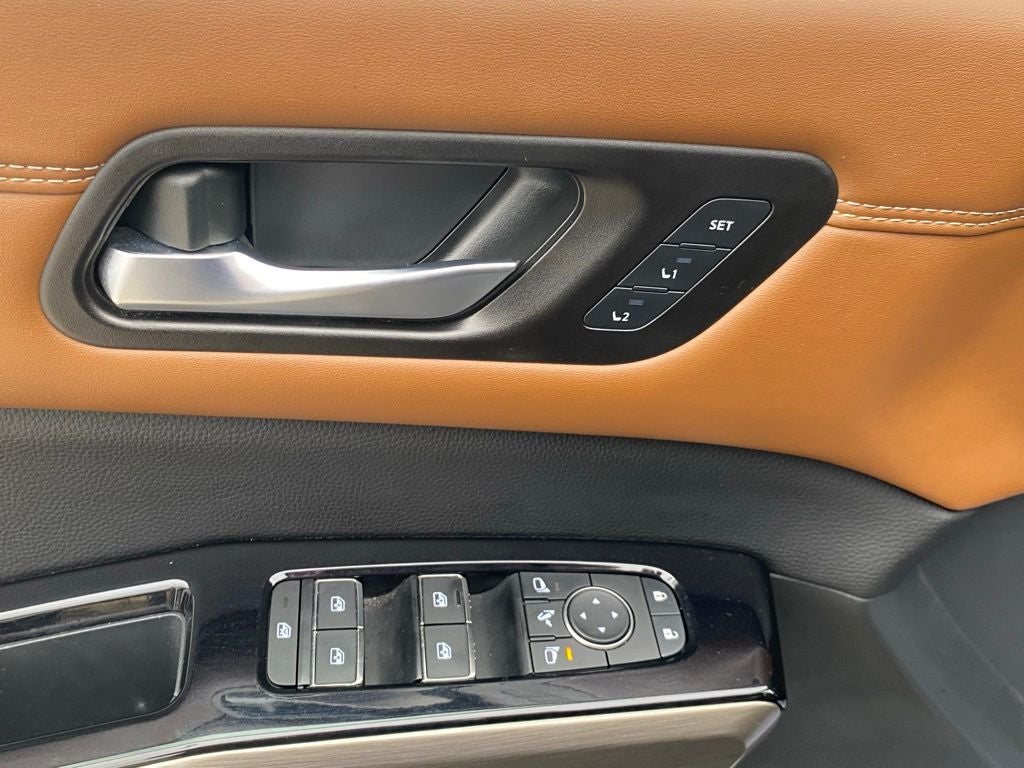 2023 Nissan Pathfinder Platinum