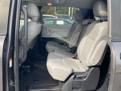 2025 Toyota Sienna XLE 8 Passenger
