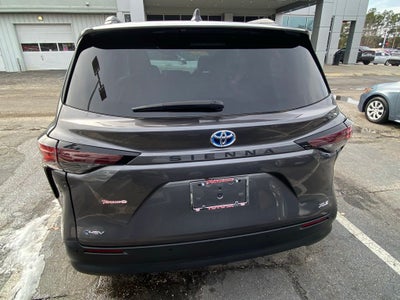 2025 Toyota Sienna XLE 8 Passenger