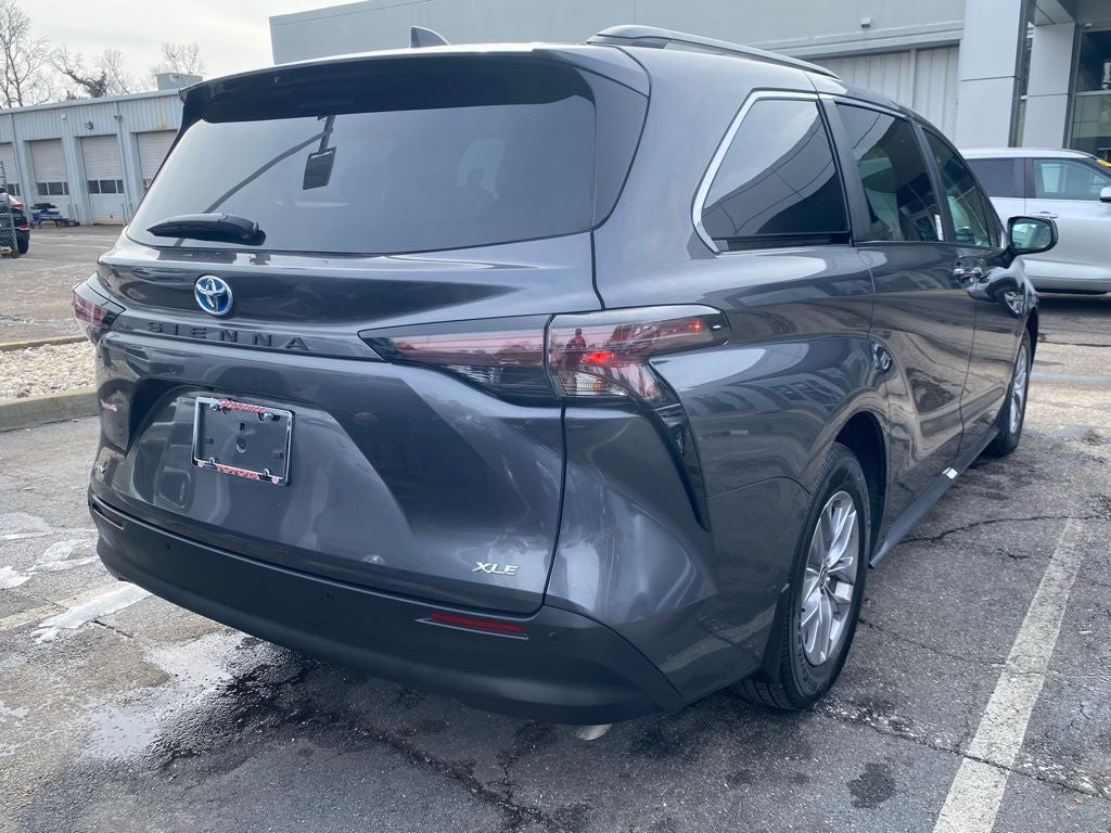 2025 Toyota Sienna XLE 8 Passenger
