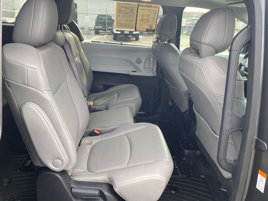 2025 Toyota Sienna XLE 8 Passenger