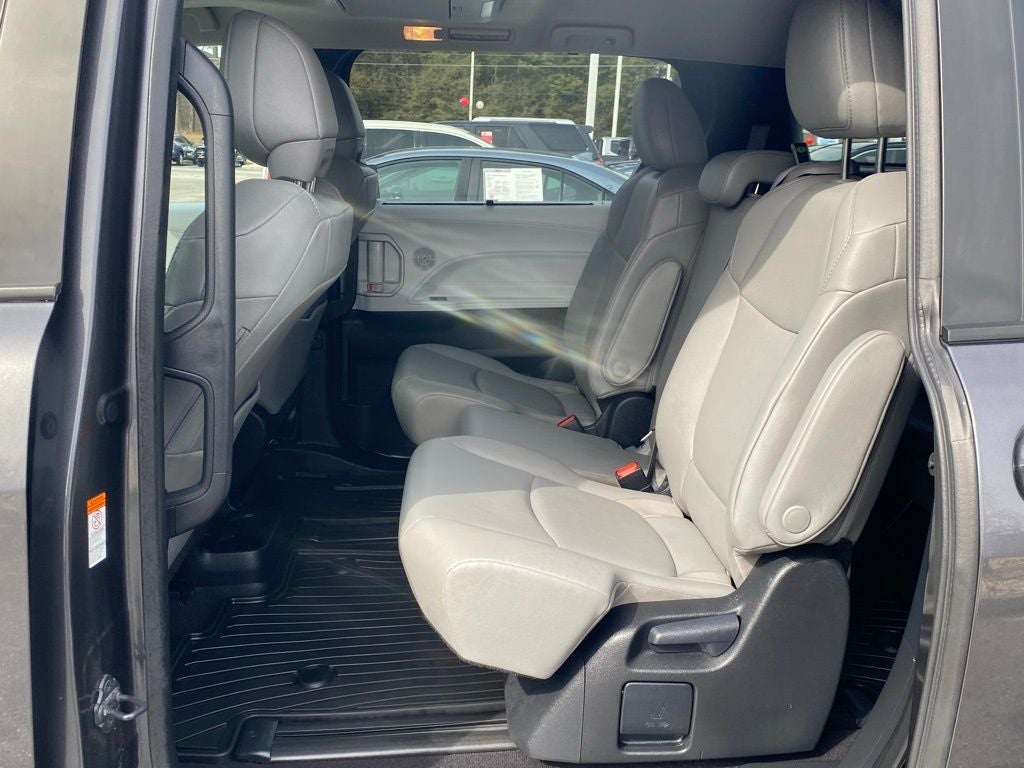 2025 Toyota Sienna XLE 8 Passenger