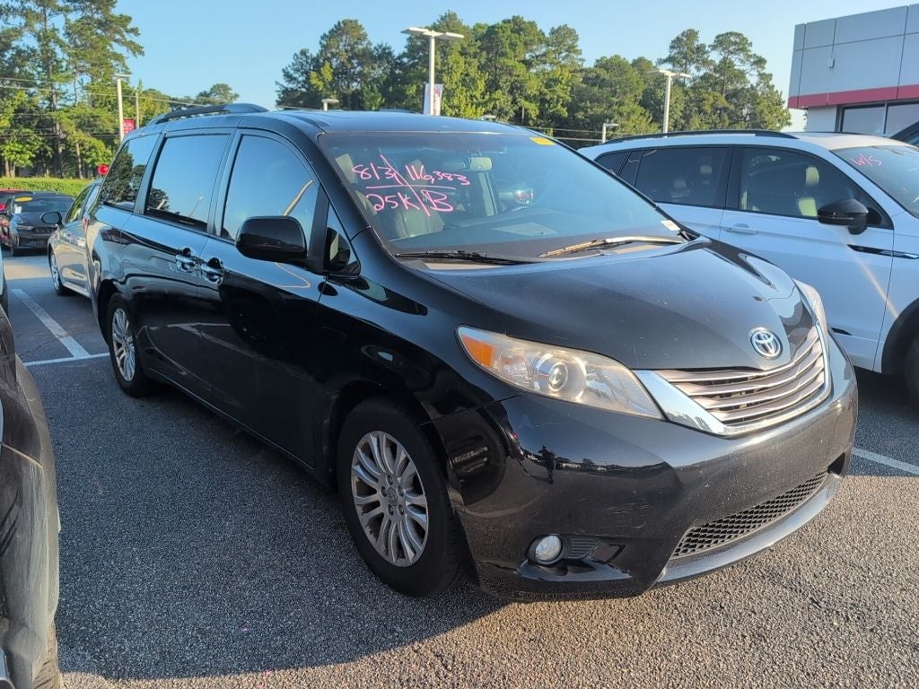 2017 Toyota Sienna XLE 8 Passenger