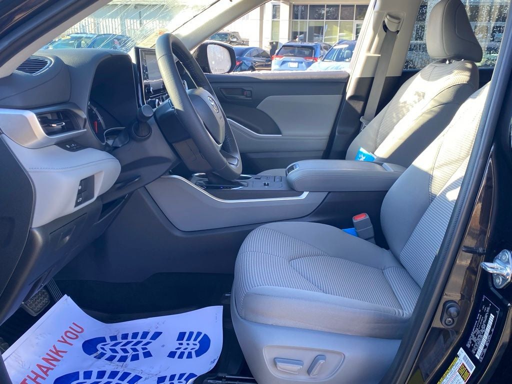 2022 Toyota Highlander LE