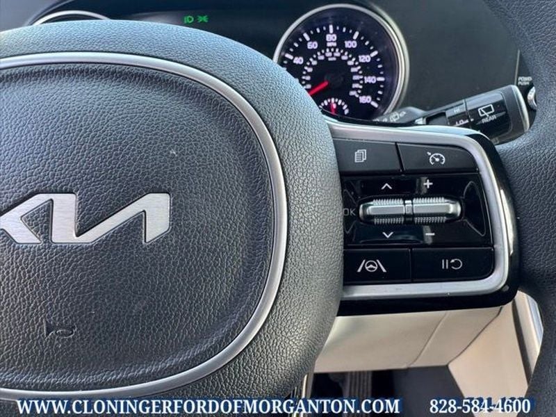 2023 Kia Carnival LX