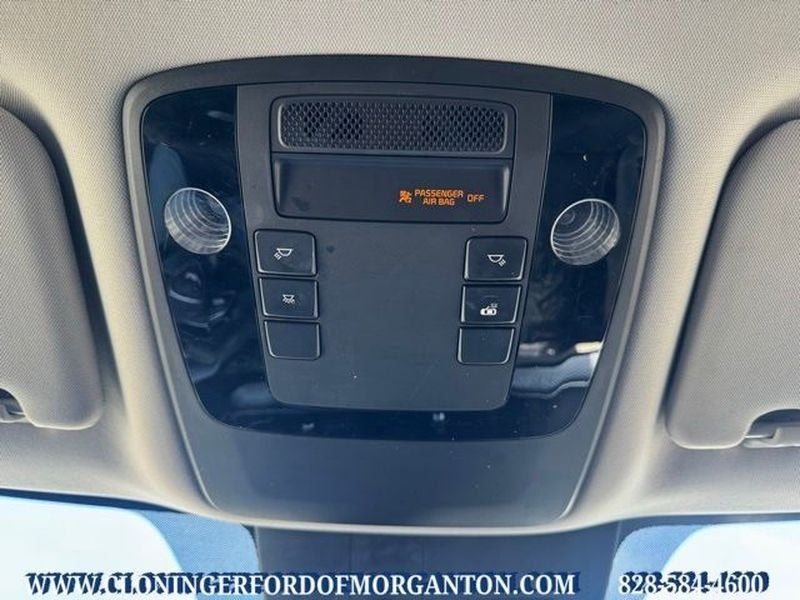 2023 Kia Carnival LX