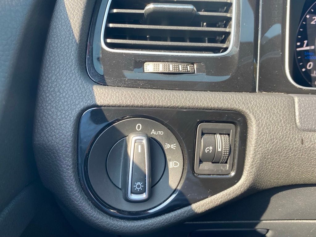 2019 Volkswagen Golf R DCC & Navigation 4Motion