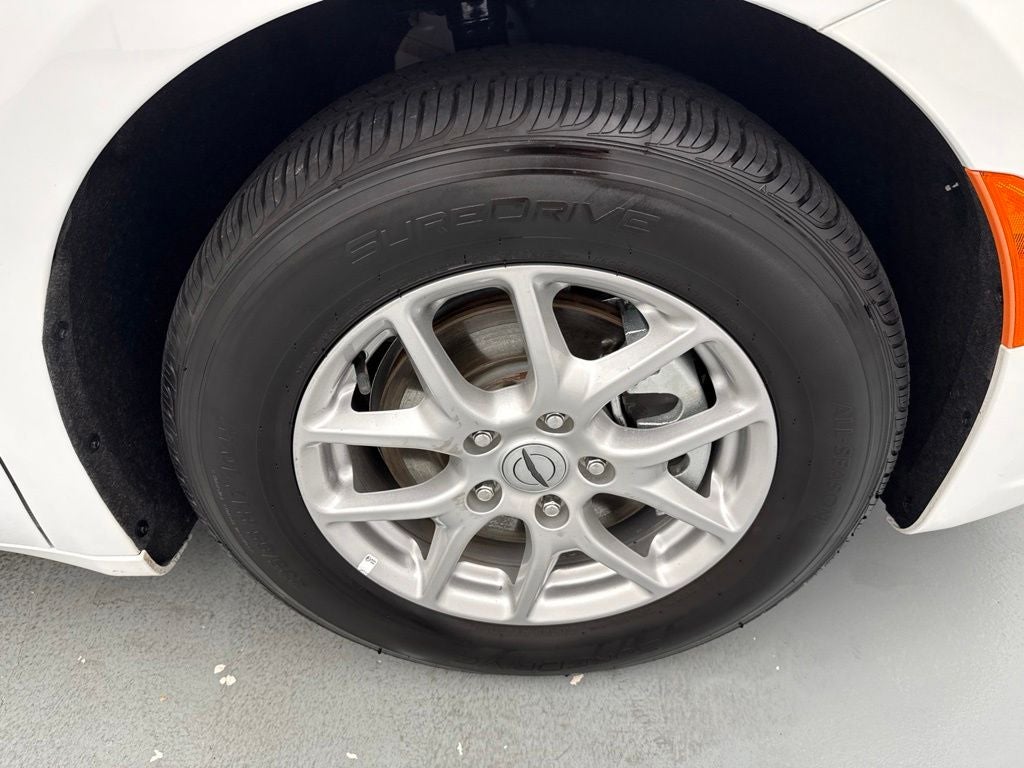 2025 Chrysler Pacifica Select