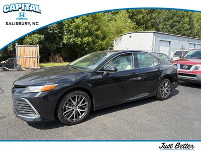 2022 Toyota Camry Hybrid XLE