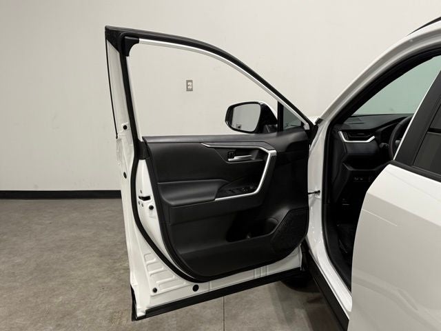 2025 Toyota RAV4 Hybrid SE