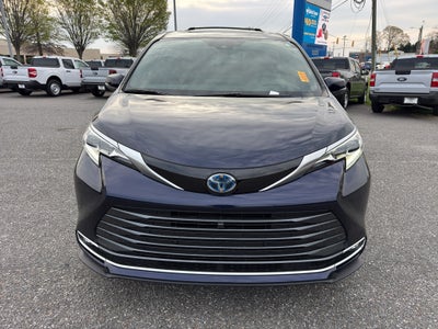 2025 Toyota Sienna Platinum