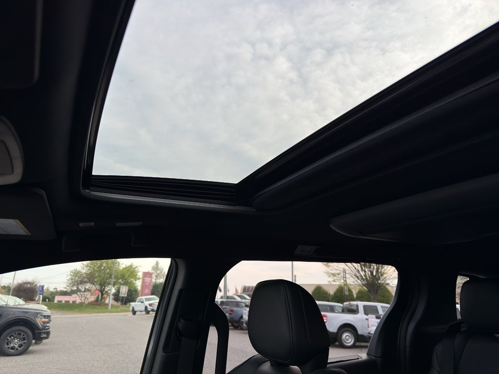 2025 Toyota Sienna Platinum