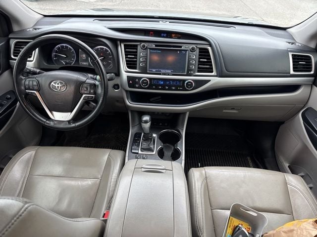 2017 Toyota Highlander SE