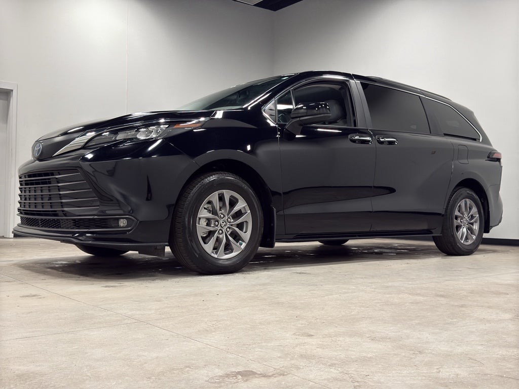 2025 Toyota Sienna XLE