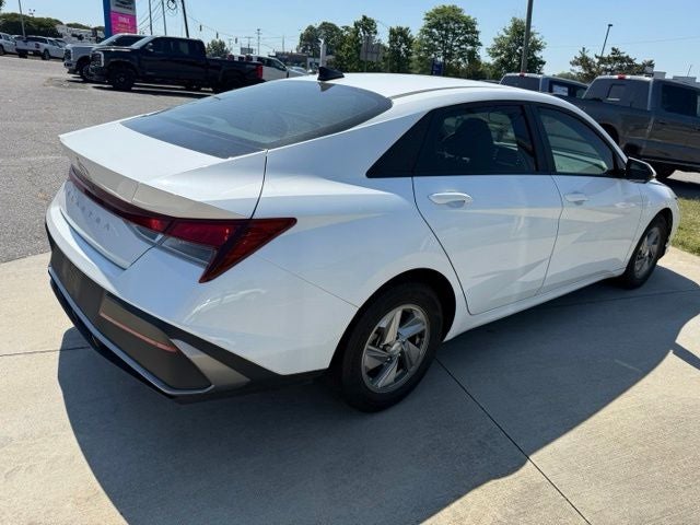 2024 Hyundai Elantra SE