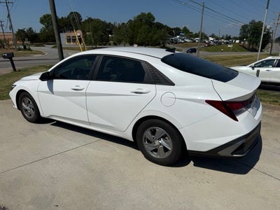 2024 Hyundai Elantra SE