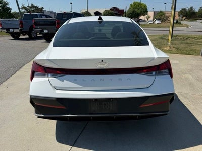 2024 Hyundai Elantra SE
