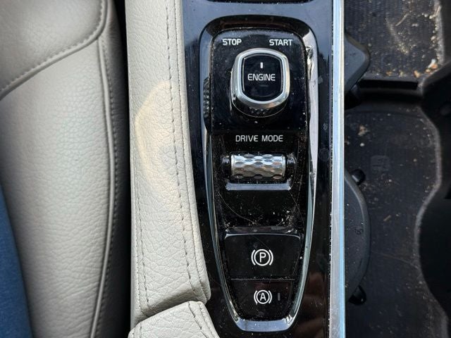 2017 Volvo S90 T6 Momentum