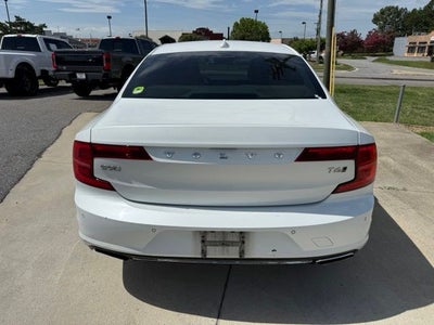 2017 Volvo S90 T6 Momentum