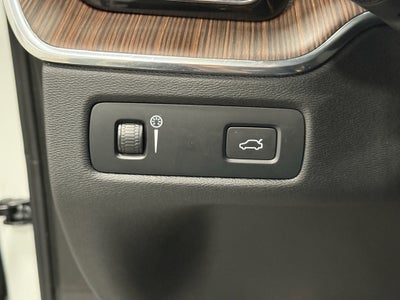 2022 Volvo XC60 Momentum