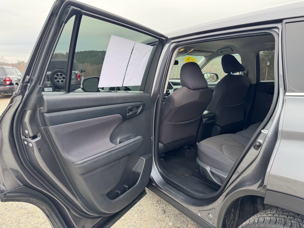 2024 Toyota Highlander LE