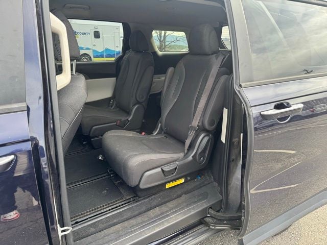 2023 Kia Carnival LX