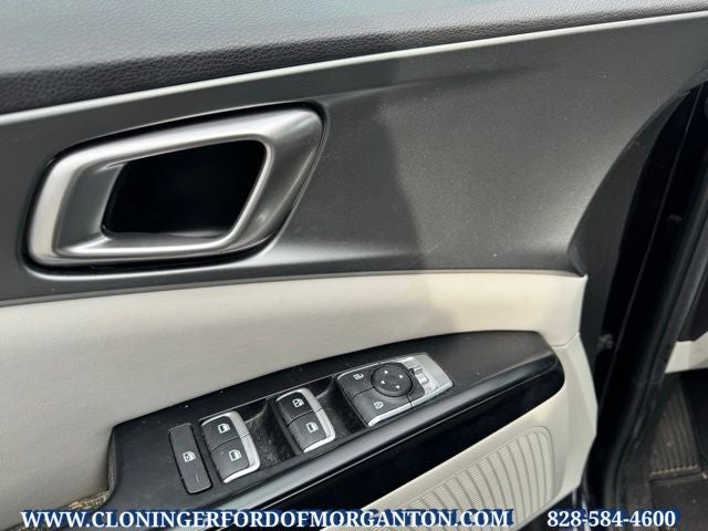 2023 Kia Carnival LX