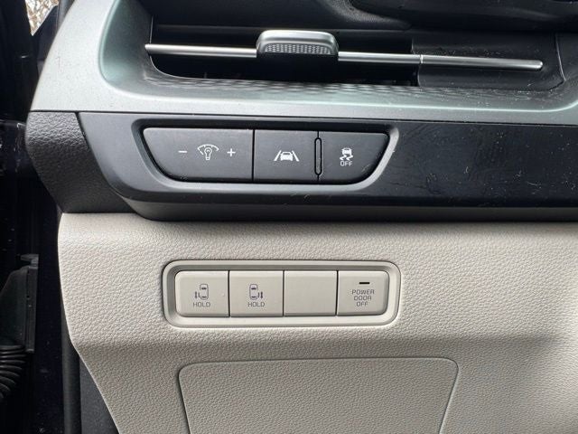 2023 Kia Carnival LX