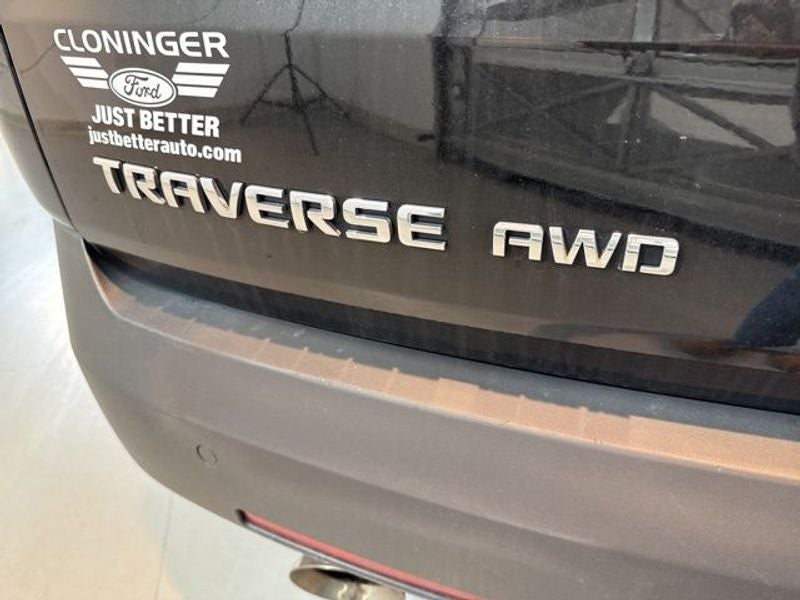 2022 Chevrolet Traverse LT Leather