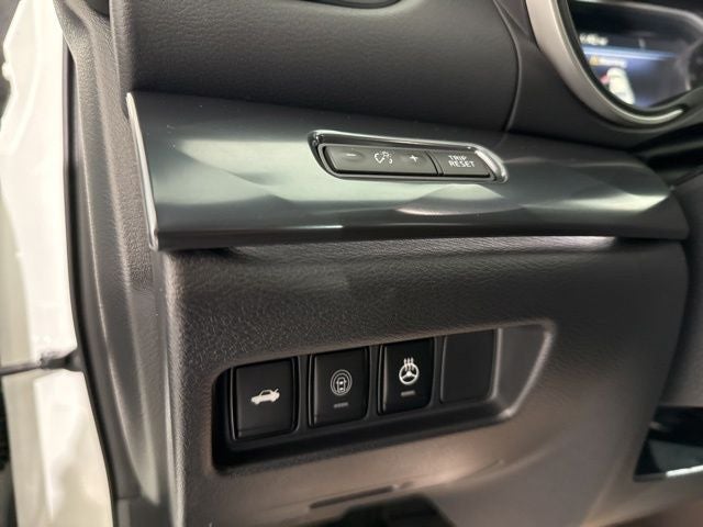 2022 Nissan Maxima SR