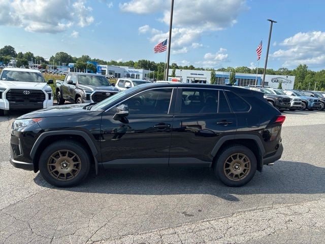 2022 Toyota RAV4 LE