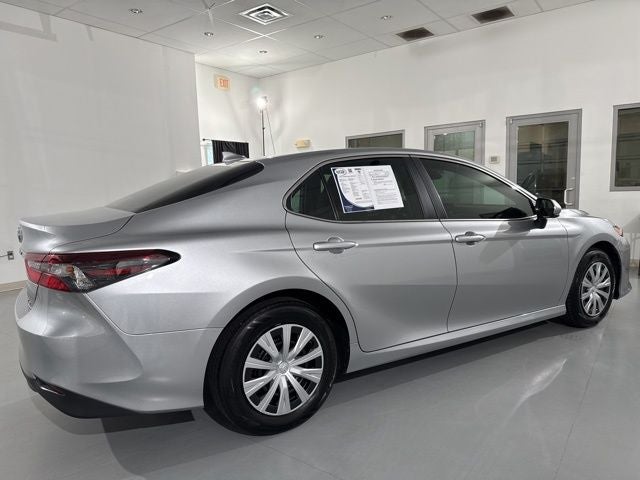 2022 Toyota Camry Hybrid LE