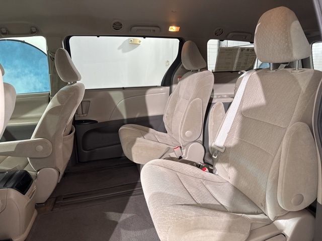 2015 Toyota Sienna LE 8 Passenger