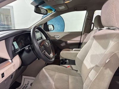 2015 Toyota Sienna LE 8 Passenger