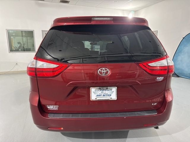 2015 Toyota Sienna LE 8 Passenger