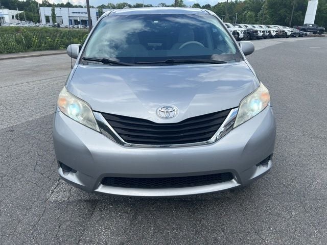 2012 Toyota Sienna LE 8 Passenger