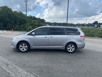 2012 Toyota Sienna LE 8 Passenger