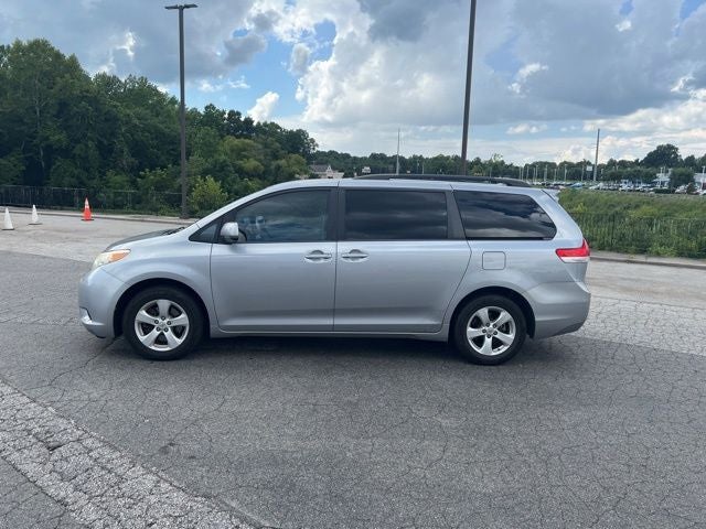 2012 Toyota Sienna LE 8 Passenger