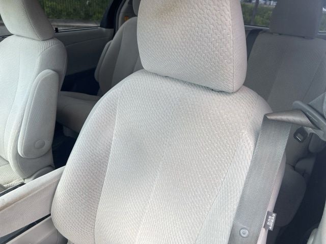 2012 Toyota Sienna LE 8 Passenger