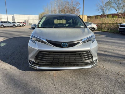2025 Toyota Sienna XLE