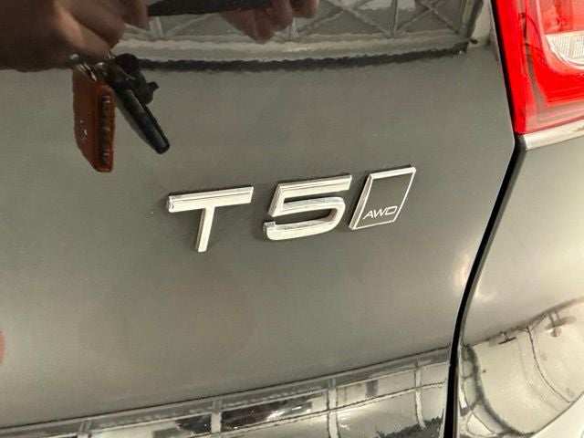 2022 Volvo XC40 Momentum