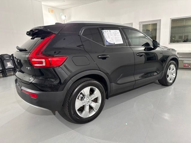 2022 Volvo XC40 Momentum