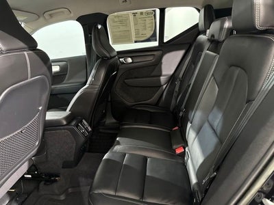 2022 Volvo XC40 Momentum