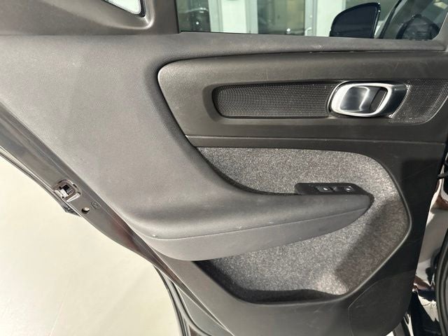 2022 Volvo XC40 Momentum