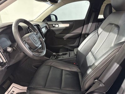 2022 Volvo XC40 Momentum